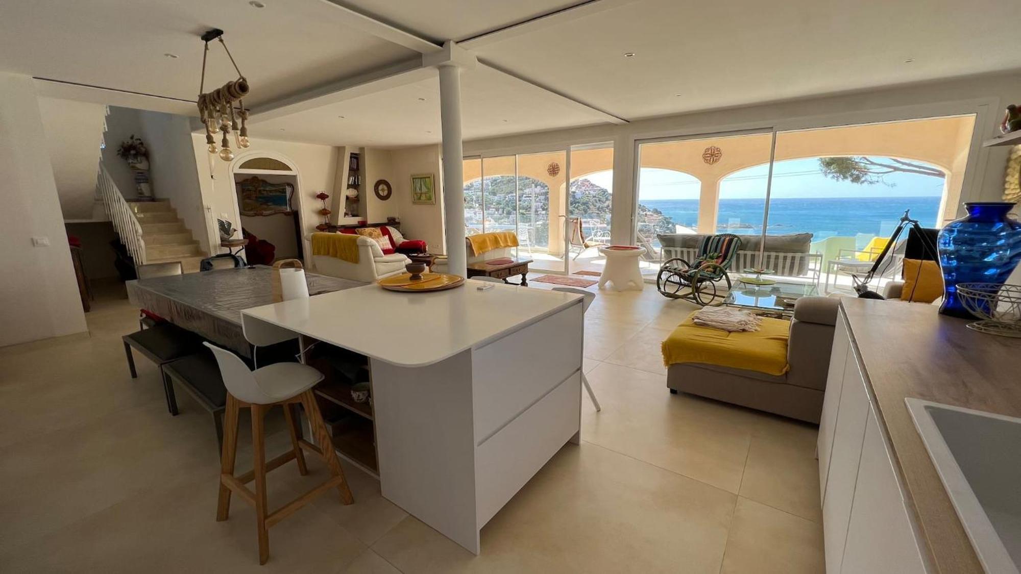 Preciosa Casa En Cerca De La Playa Con Vistas Al Mar